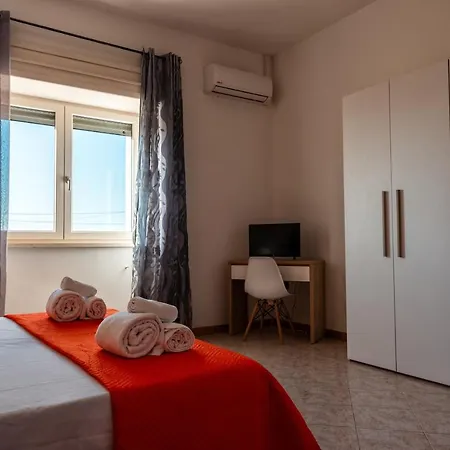Pensión Mirella Rooms By Diddoi